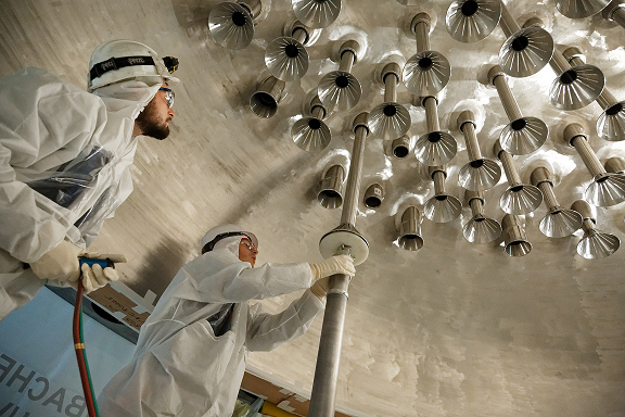 operations_de_montage_sur_le_couvercle_de_cuve_de_lepr_de_flamanville_fin_2016