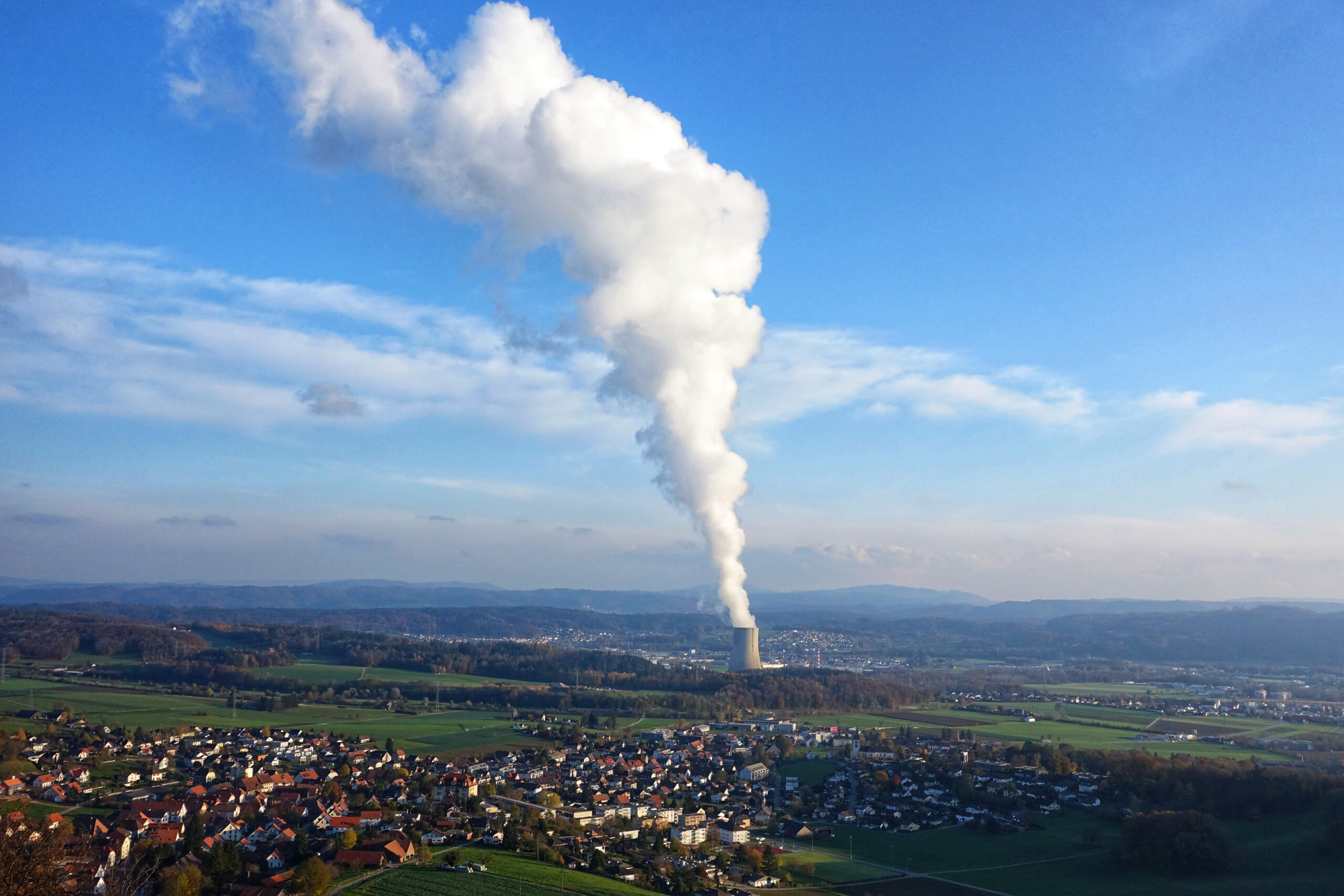 Quelle est cette fumée blanche qui sort des centrales nucléaires ?