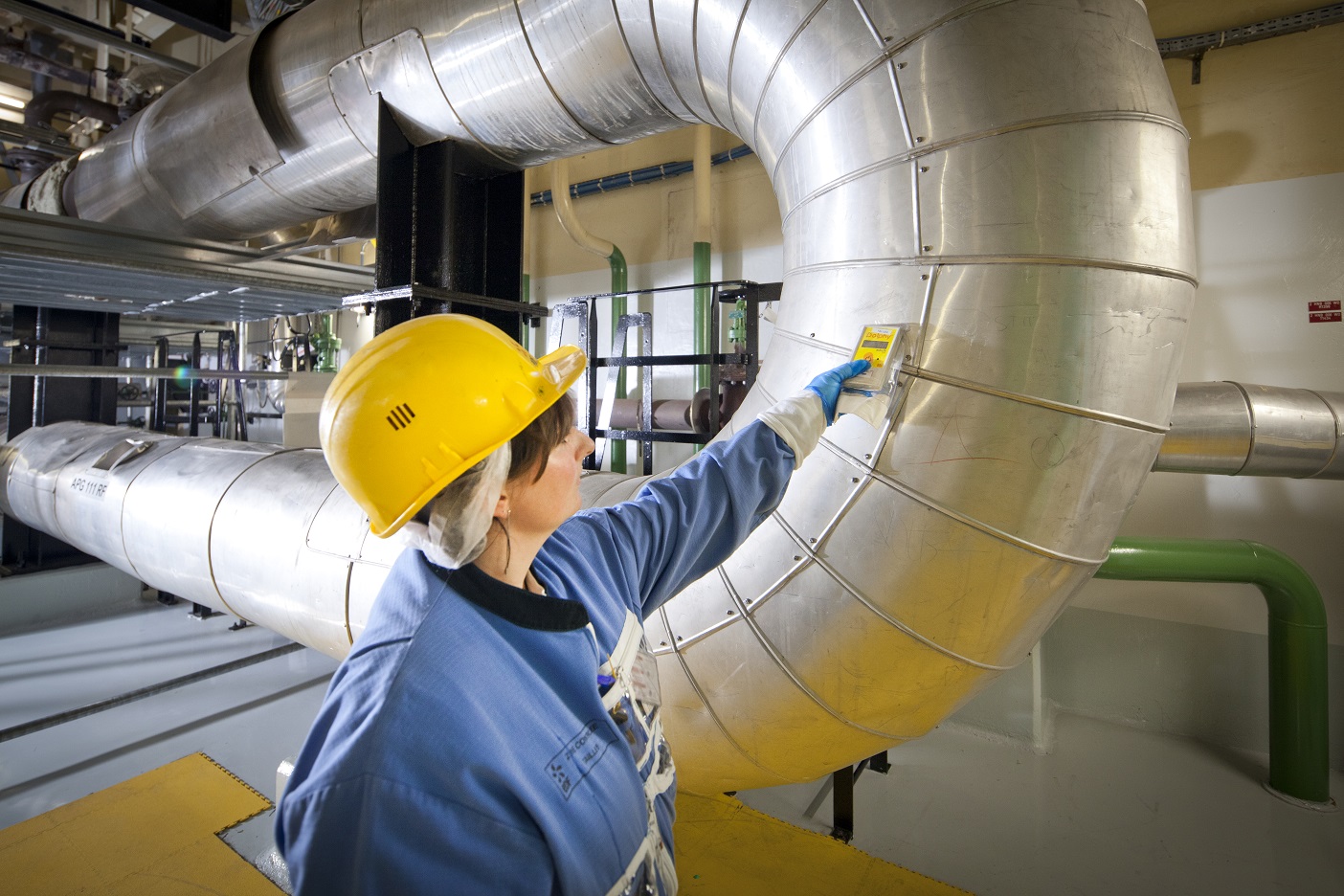 controle_de_la_radioactivite_dune_tuyauterie_de_la_centrale_de_paluel_