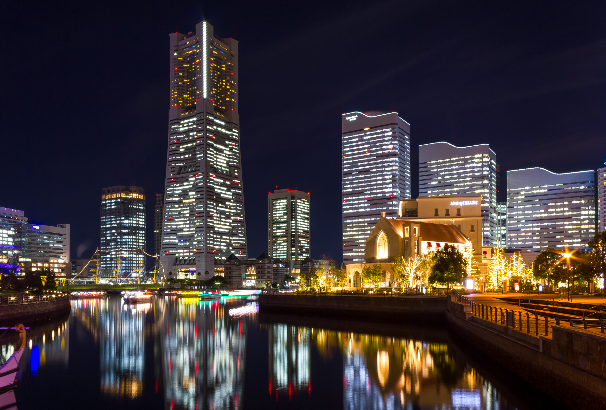 yokohama_landmark_tower_at_night_2
