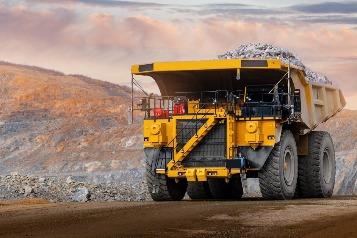 mine uranium camion